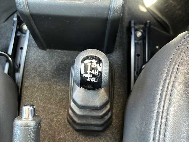 スズキ ジムニー XC 福岡県 2022(令4)年 2.3万km ブルーイッシュブラックパール3 社外メモリナビ/（AM/FM/CD/DVD/BT/フルセグTV）/クルーズコントロール/シートヒーター/背面タイヤ/衝突被害軽減システム/横滑り防止装置/シートカバー有/アイドリングストップ/プッシュスタートボタン/スマートキー/純正LEDヘッドライト/純正１６インチアルミホイール/フロアマット/盗難防止装置/ETC