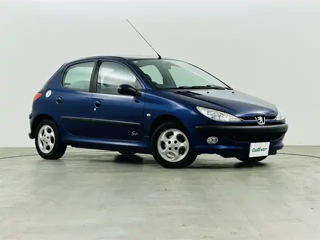 プジョー ２０６ スタイル 福島県 2006(平18)年 6.5万km 黒 社外オーディオ/ABS/キーレスエントリー/・リモコンキー/純正14インチアルミホイール/・鉄ホイール付積込サマータイヤ/(175/65/R14) 山2mm/純正フロアマット/取扱説明書/・保証書