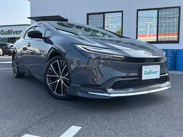 トヨタ プリウス G 山口県 2023(令5)年 1.4万km グレー 8インチディスプレイオーディオ/コネクティッドナビ対応/T-CONNECT/全方位アラウンドビューモニター/フルセグテレビ/Bluetooth/ETC/ドライブレコーダー/プッシュスタート/スペアキー/モデリスタエアロ【フロント・リア】/アイドリングストップ/シートヒーター/純正フロアマット/追従型クルーズコントロール/レーンアシスト/横滑り防止装置/衝突被害軽減システム/盗難防止装置/純正アルミホイール19インチ/ドアバイザー