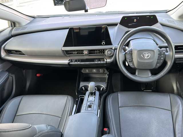 トヨタ プリウス G 山口県 2023(令5)年 1.4万km グレー 8インチディスプレイオーディオ/コネクティッドナビ対応/T-CONNECT/全方位アラウンドビューモニター/フルセグテレビ/Bluetooth/ETC/ドライブレコーダー/プッシュスタート/スペアキー/モデリスタエアロ【フロント・リア】/アイドリングストップ/シートヒーター/純正フロアマット/追従型クルーズコントロール/レーンアシスト/横滑り防止装置/衝突被害軽減システム/盗難防止装置/純正アルミホイール19インチ/ドアバイザー