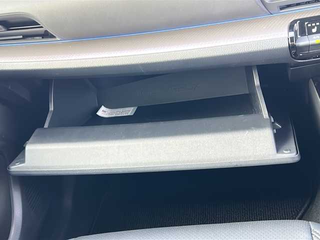トヨタ プリウス G 山口県 2023(令5)年 1.4万km グレー 8インチディスプレイオーディオ/コネクティッドナビ対応/T-CONNECT/全方位アラウンドビューモニター/フルセグテレビ/Bluetooth/ETC/ドライブレコーダー/プッシュスタート/スペアキー/モデリスタエアロ【フロント・リア】/アイドリングストップ/シートヒーター/純正フロアマット/追従型クルーズコントロール/レーンアシスト/横滑り防止装置/衝突被害軽減システム/盗難防止装置/純正アルミホイール19インチ/ドアバイザー