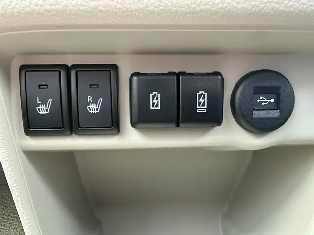 スズキ ラパン ＬＣ L 千葉県 2023(令5)年 0.6万km フォーンベージュM 純正ディスプレイオーディオ/(BT/FM/AM)/バックカメラ/衝突被害軽減システム/車線逸脱警報/横滑り防止装置/アイドリングストップ/LEDヘッドライト/オートライト/ウィンカーミラー/電動格納ミラー/社外14インチAW/シートヒーター/シートリフター/プッシュスタート/スマートキー/フロアマット/スペアキー/取扱説明書/保証書