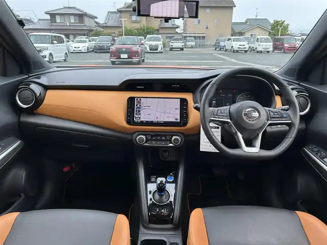 日産 キックス X ツートーンインテリアED 熊本県 2022(令4)年 3.6万km プレミアムホライズンオレンジ/ピュアブラック 2トーン 純正ナビ/・AM/FM/CD/DVD/USB/iPod/SD/BT/・フルセグTV/・全周囲カメラ/・バック/フロント/サイド/プロパイロット/エマージェンシーブレーキ/インテリジェントルームミラー/レーンキープアシスト/オートマチックハイビーム/ドライブレコーダー/ETC/レザーシート/・D/N席シートヒーター/革巻きステアリング/・ステアリングヒーター/・ステアリングリモコン/オートライト/・LEDライト/・ヘッドライトレベライザー/電動格納ミラー/・ウィンカーミラー/電動パーキングブレーキ/・オートホールドボタン/トノカバー/純正ドアバイザー/純正フロアマット/純正アルミホイール/スマートキー/・スペアキー