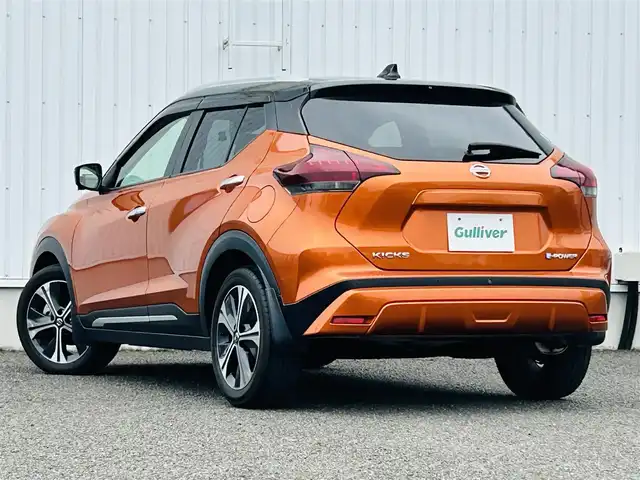 日産 キックス X ツートーンインテリアED 熊本県 2022(令4)年 3.6万km プレミアムホライズンオレンジ/ピュアブラック 2トーン 純正ナビ/・AM/FM/CD/DVD/USB/iPod/SD/BT/・フルセグTV/・全周囲カメラ/・バック/フロント/サイド/プロパイロット/エマージェンシーブレーキ/インテリジェントルームミラー/レーンキープアシスト/オートマチックハイビーム/ドライブレコーダー/ETC/レザーシート/・D/N席シートヒーター/革巻きステアリング/・ステアリングヒーター/・ステアリングリモコン/オートライト/・LEDライト/・ヘッドライトレベライザー/電動格納ミラー/・ウィンカーミラー/電動パーキングブレーキ/・オートホールドボタン/トノカバー/純正ドアバイザー/純正フロアマット/純正アルミホイール/スマートキー/・スペアキー