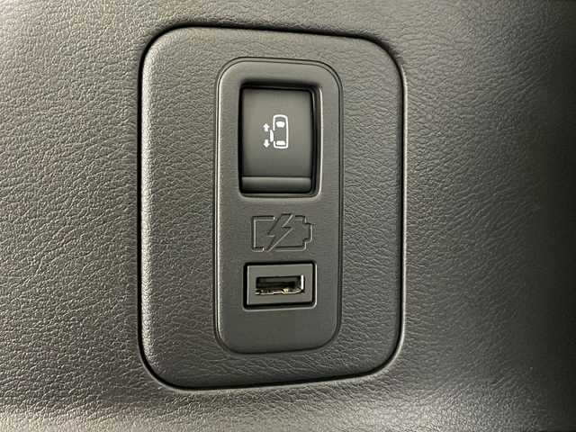 日産 セレナ ハイウェイスター V 福岡県 2021(令3)年 2.7万km ダイヤモンドブラック ・純正ナビ/・CD/DVD/・フルセグTV/・USB/・IPoｄ/・全方位カメラ/・ＥＴＣ/・ドラレコ付デジタルインナーミラー/・両側パワースライドドア/・プロパイロット/・ＴＲＣ/・ＡＣＣ/・ＲＳＡ/・電動パーキング/・ブレーキホールド
