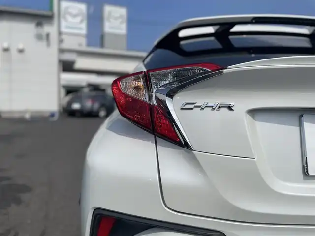 トヨタ Ｃ－ＨＲ S－T 広島県 2019(平31)年 5.1万km ホワイトパールクリスタルシャイン ワンオーナー/純正SDナビ(NSZT-W68T)/　（Bluetooth/フルセグテレビ/CD/DVD/AM/FM）/レーダークルーズコントロール/SPORT ABELIA 17インチアルミホイール/純正フロアマット/バックカメラ/LEDヘッドライト/オートマチックハイビーム/オートライト/横滑り防止装置/レーンキープアシスト/盗難防止装置/衝突被害軽減システム/W+サイドエアバッグ/カーテンエアバック/スマートキー/保証書/取扱説明書