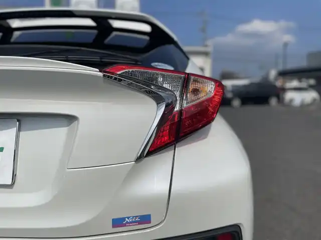 トヨタ Ｃ－ＨＲ S－T 広島県 2019(平31)年 5.1万km ホワイトパールクリスタルシャイン ワンオーナー/純正SDナビ(NSZT-W68T)/　（Bluetooth/フルセグテレビ/CD/DVD/AM/FM）/レーダークルーズコントロール/SPORT ABELIA 17インチアルミホイール/純正フロアマット/バックカメラ/LEDヘッドライト/オートマチックハイビーム/オートライト/横滑り防止装置/レーンキープアシスト/盗難防止装置/衝突被害軽減システム/W+サイドエアバッグ/カーテンエアバック/スマートキー/保証書/取扱説明書
