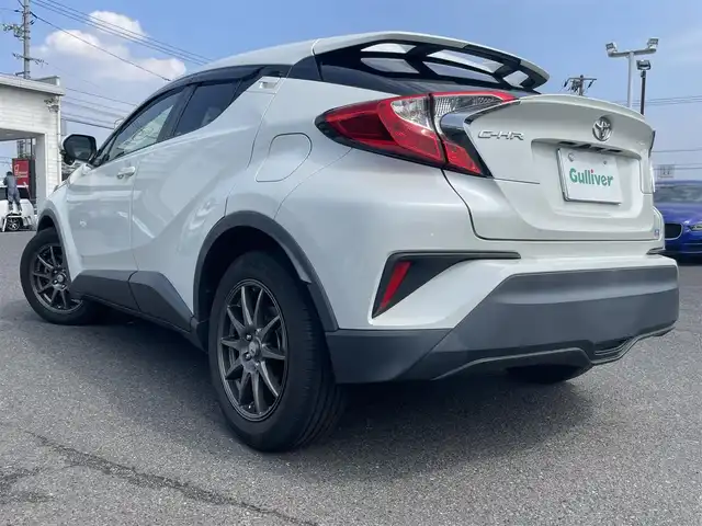トヨタ Ｃ－ＨＲ S－T 広島県 2019(平31)年 5.1万km ホワイトパールクリスタルシャイン ワンオーナー/純正SDナビ(NSZT-W68T)/　（Bluetooth/フルセグテレビ/CD/DVD/AM/FM）/レーダークルーズコントロール/SPORT ABELIA 17インチアルミホイール/純正フロアマット/バックカメラ/LEDヘッドライト/オートマチックハイビーム/オートライト/横滑り防止装置/レーンキープアシスト/盗難防止装置/衝突被害軽減システム/W+サイドエアバッグ/カーテンエアバック/スマートキー/保証書/取扱説明書
