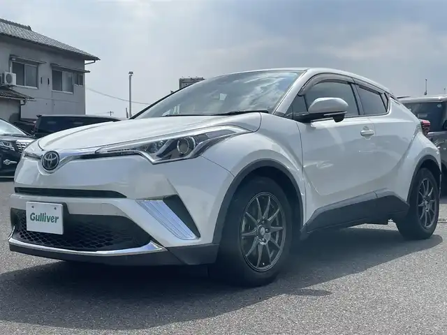 トヨタ Ｃ－ＨＲ S－T 広島県 2019(平31)年 5.1万km ホワイトパールクリスタルシャイン ワンオーナー/純正SDナビ(NSZT-W68T)/　（Bluetooth/フルセグテレビ/CD/DVD/AM/FM）/レーダークルーズコントロール/SPORT ABELIA 17インチアルミホイール/純正フロアマット/バックカメラ/LEDヘッドライト/オートマチックハイビーム/オートライト/横滑り防止装置/レーンキープアシスト/盗難防止装置/衝突被害軽減システム/W+サイドエアバッグ/カーテンエアバック/スマートキー/保証書/取扱説明書