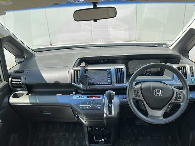 ホンダ ステップワゴン G インターナビコンフォートセレ 埼玉県 2013(平25)年 10.6万km ホワイトオーキッドパール (株)IDOMが運営する【じしゃロン熊谷店】の自社ローン専用車両になりますこちらは現金またはオートローンご利用時の価格です。自社ローンご希望の方は別途その旨お申付け下さい/純正HDDナビ（TV/CD/DVD/FM/AM)/ワンセグテレビ/ハーフレザーシートカバー/クルーズコントロール/２列目シート跳ね上げ/３列目シート床下格納/バックモニター/両側パワースライドドア/ETC/アイドリングストップ/純正フロアマット/LEDオートライト/社外アルミホイール/ドアバイザー/USB入力端子/横滑り防止装置/ABS/スペアキー