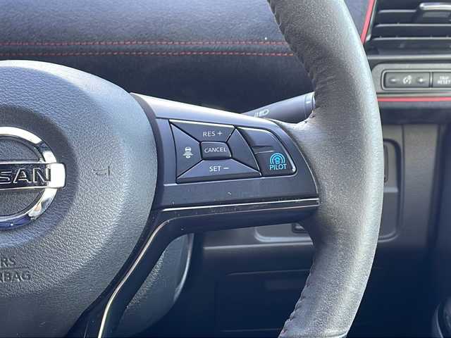 日産 セレナ ニスモ 神奈川県 2018(平30)年 4.4万km ブリリアントホワイトパール 純正ディーラーナビ/(CD/DVD/SD/USB/ブルーレイ/BT/フルセグTV)/全方位カメラ/プロパイロット/純正フリップダウンモニター/両側パワースライドドア(ハンズフリー機能付)/衝突被害軽減ブレーキ/横滑り防止装置/レーダークルーズコントロール/アイドリングストップ/ETC/前方ドライブレコーダー/オートライト/純正フロアマット/純正ドアバイザー/ISOFIX/スペアキー×1/保証書/取扱説明書