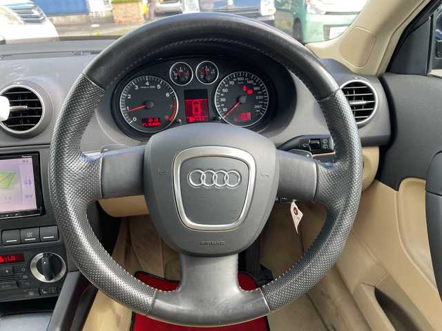 アウディ Ａ３ スポーツバック 2．0 TFSI 神奈川県 2005(平17)年 7.9万km ファントムブラックパールエフェクト ・社外ナビ　/・Ｂｌｕｅｔｏｏｔｈ　/・ＥＴＣ　/・ＤＶＤ　ＣＤ　/・ワンセグＴＶ　/・本革シート　/・ドラレコ前後　/・パワーシート　/・パドルシフト　/・キセノンヘッドライト　/・オートライト　/・フォグランプ　/・純正アルミホイール/・サマータイヤ(純正アルミホイール付225/45R17）残3mm/　ヨコハマタイヤ2013年製