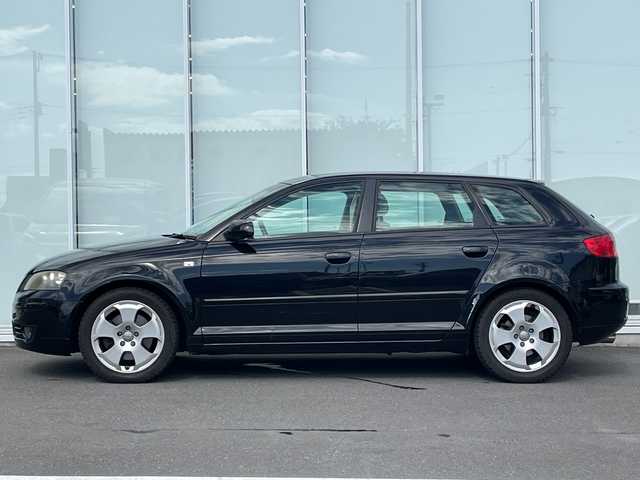 アウディ Ａ３ スポーツバック 2．0 TFSI 神奈川県 2005(平17)年 7.9万km ファントムブラックパールエフェクト ・社外ナビ　/・Ｂｌｕｅｔｏｏｔｈ　/・ＥＴＣ　/・ＤＶＤ　ＣＤ　/・ワンセグＴＶ　/・本革シート　/・ドラレコ前後　/・パワーシート　/・パドルシフト　/・キセノンヘッドライト　/・オートライト　/・フォグランプ　/・純正アルミホイール/・サマータイヤ(純正アルミホイール付225/45R17）残3mm/　ヨコハマタイヤ2013年製