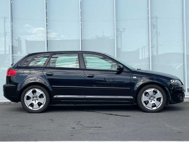アウディ Ａ３ スポーツバック 2．0 TFSI 神奈川県 2005(平17)年 7.9万km ファントムブラックパールエフェクト ・社外ナビ　/・Ｂｌｕｅｔｏｏｔｈ　/・ＥＴＣ　/・ＤＶＤ　ＣＤ　/・ワンセグＴＶ　/・本革シート　/・ドラレコ前後　/・パワーシート　/・パドルシフト　/・キセノンヘッドライト　/・オートライト　/・フォグランプ　/・純正アルミホイール/・サマータイヤ(純正アルミホイール付225/45R17）残3mm/　ヨコハマタイヤ2013年製