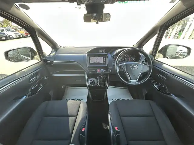 トヨタ エスクァイア Xi 山形県 2018(平30)年 9.2万km ブラック 禁煙車/ワンオーナー/4WD/社外メモリーナビ/・フルセグTV/AM/FM/DVD/Bluetooth/クルーズコントロール/アイドリングストップ/プリクラッシュセーフティ/先行車発進告知/車線逸脱警報/横滑り防止装置/盗難防止装置/LEDヘッドライト/オートライト/オートハイビーム/フロントフォグランプ/片側パワースライドドア/フリップダウンモニター/寒冷地仕様/純正フロアマット/純正ドアバイザー/ETC/冬タイヤ積み込み