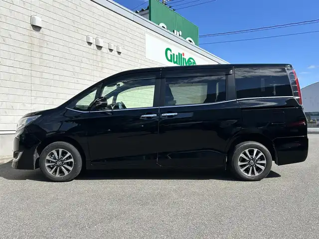 トヨタ エスクァイア Xi 山形県 2018(平30)年 9.2万km ブラック 禁煙車/ワンオーナー/4WD/社外メモリーナビ/・フルセグTV/AM/FM/DVD/Bluetooth/クルーズコントロール/アイドリングストップ/プリクラッシュセーフティ/先行車発進告知/車線逸脱警報/横滑り防止装置/盗難防止装置/LEDヘッドライト/オートライト/オートハイビーム/フロントフォグランプ/片側パワースライドドア/フリップダウンモニター/寒冷地仕様/純正フロアマット/純正ドアバイザー/ETC/冬タイヤ積み込み