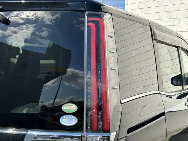 トヨタ エスクァイア Xi 山形県 2018(平30)年 9.2万km ブラック 禁煙車/ワンオーナー/4WD/社外メモリーナビ/・フルセグTV/AM/FM/DVD/Bluetooth/クルーズコントロール/アイドリングストップ/プリクラッシュセーフティ/先行車発進告知/車線逸脱警報/横滑り防止装置/盗難防止装置/LEDヘッドライト/オートライト/オートハイビーム/フロントフォグランプ/片側パワースライドドア/フリップダウンモニター/寒冷地仕様/純正フロアマット/純正ドアバイザー/ETC/冬タイヤ積み込み