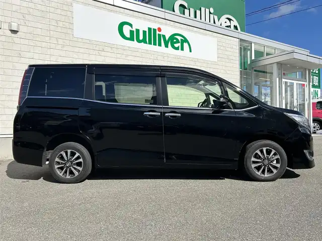 トヨタ エスクァイア Xi 山形県 2018(平30)年 9.2万km ブラック 禁煙車/ワンオーナー/4WD/社外メモリーナビ/・フルセグTV/AM/FM/DVD/Bluetooth/クルーズコントロール/アイドリングストップ/プリクラッシュセーフティ/先行車発進告知/車線逸脱警報/横滑り防止装置/盗難防止装置/LEDヘッドライト/オートライト/オートハイビーム/フロントフォグランプ/片側パワースライドドア/フリップダウンモニター/寒冷地仕様/純正フロアマット/純正ドアバイザー/ETC/冬タイヤ積み込み