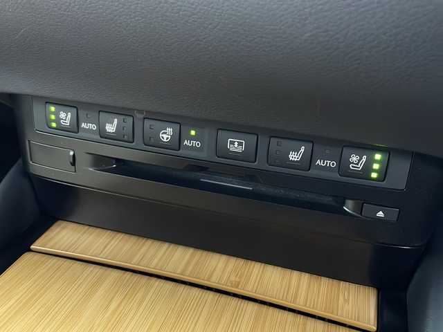 レクサス ＥＳ 300h バージョンL 愛知県 2019(令1)年 4.7万km アイスエクリュマイカメタリック  純正12.3インチワイドディスプレイナビ　/ 電動チルトスライドサンルーフ/ パノラミックビューモニター/ LEXUS Safty System/ LEXUS プレミアムサウンドシステム/ アダプティブクルーズコントロール/ Apple CarPlay/Android Auto / WiFi Bluetooth USB/ CD DVD フルセグTV FM AM AUX/ セミアニリン本革シート / 純正ビルトインETC2.0/ 純正オプション前後ドライブレコーダー/ 三眼LEDオートヘッドライト/ アダプティブハイビームシステム/ パドルシフト/ 前後コーナーセンサー/ 本革巻ウッドコンビステアリング/ ステアリングヒーター/ 全席シートヒーター/ 前席シートベンチレーター/ 全席パワーシート/ 電動ランバーサポート/ シートポジションメモリー/ パワートランクリッド/ ヘッドアップディスプレイ/ ブラインドスポットモニター/ レーンディパーチャー警報システム/ 車両接近警報システム / 先行車発進警報システム / 純正フロアマット/ 電動リアシェード/ ナノイーX発生装置 / AC100V電源/ 取扱説明書/ スペアキー/ カードキー