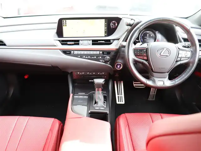 レクサス ＥＳ 300h Fスポーツ 神奈川県 2019(令1)年 1.1万km ホワイトノーヴァガラスフレーク ワンオーナー/サンルーフ/赤レザーシート/マークレビンソン/純正ナビ/バックカメラ/フルセグテレビ/パワートランク/ヘッドアップディスプレイ/フロントリップ/サイド、リアアンダーエアロ/ブラインドスポットモニター/デジタルインナーミラー/ヘッドアップディスプレイ/保証書/カードキー/記録(R.1.2.3.4.6)