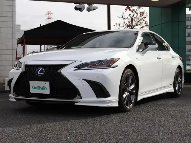 レクサス ＥＳ 300h Fスポーツ 神奈川県 2019(令1)年 1.1万km ホワイトノーヴァガラスフレーク ワンオーナー/サンルーフ/赤レザーシート/マークレビンソン/純正ナビ/バックカメラ/フルセグテレビ/パワートランク/ヘッドアップディスプレイ/フロントリップ/サイド、リアアンダーエアロ/ブラインドスポットモニター/デジタルインナーミラー/ヘッドアップディスプレイ/保証書/カードキー/記録(R.1.2.3.4.6)