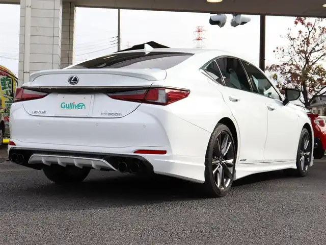 レクサス ＥＳ 300h Fスポーツ 神奈川県 2019(令1)年 1.1万km ホワイトノーヴァガラスフレーク ワンオーナー/サンルーフ/赤レザーシート/マークレビンソン/純正ナビ/バックカメラ/フルセグテレビ/パワートランク/ヘッドアップディスプレイ/フロントリップ/サイド、リアアンダーエアロ/ブラインドスポットモニター/デジタルインナーミラー/ヘッドアップディスプレイ/保証書/カードキー/記録(R.1.2.3.4.6)