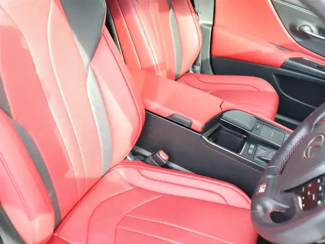 レクサス ＥＳ 300h Fスポーツ 神奈川県 2019(令1)年 1.1万km ホワイトノーヴァガラスフレーク ワンオーナー/サンルーフ/赤レザーシート/マークレビンソン/純正ナビ/バックカメラ/フルセグテレビ/パワートランク/ヘッドアップディスプレイ/フロントリップ/サイド、リアアンダーエアロ/ブラインドスポットモニター/デジタルインナーミラー/ヘッドアップディスプレイ/保証書/カードキー/記録(R.1.2.3.4.6)