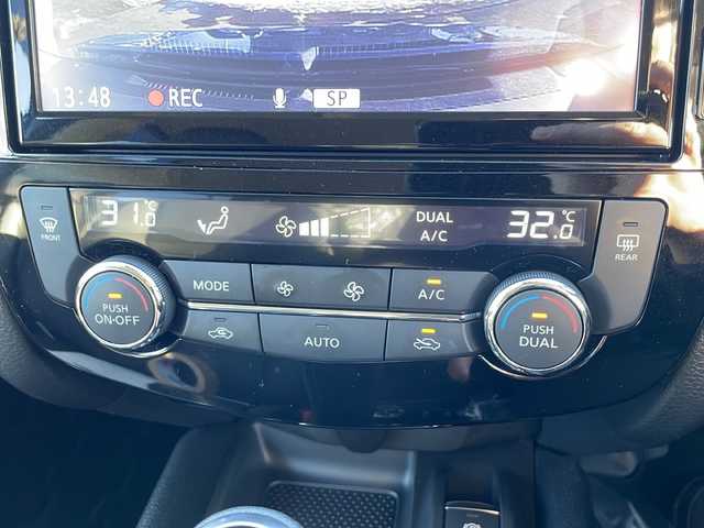 日産 エクストレイル 20Xi Vセレクション 道東・釧路十勝 2022(令4)年 2万km ガンＭ／銀 4WD/ワンオーナー/純正ナビ　MM520D-L/(AM/FM/CD/DVD/BR/BT)/ドライブレコーダー 前のみ/ETC/アラウンドビューモニター/バックカメラ/レザーシート/シートヒーター　全席/マイパイロット/夏タイヤ17インチ積込/社外17インチAW/純正フロアマット/電動リアゲート/ドアバイザー/MTモード付AT/アイドリングストップ/パーキングアシスト/レーダークルーズコントロール/コーナーセンサー　前後/ダウンヒルアシスト/オートライト/オートマチックハイビーム/ライトレベライザー/フォグランプ/盗難防止装置/ABS/横滑り防止装置