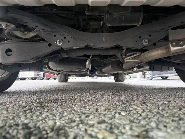 日産 エルグランド 250ハイウェイスターS 千葉県 2016(平28)年 5.7万km ブリリアントホワイトパール 純正ナビTV/CD/BT/AUX（MJ116D-W）/両側パワースライド/純正フロントリップスポイラー/社外レーダー探知機（PRE-X111）/オットマン/クルーズコントール/オートライト/ＥＴＣ/社外ドライブレコーダー前方/スペアキー1本/後席サンシェード/ドアバイザー/純正フロアマット