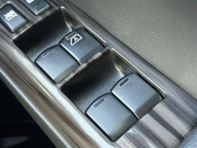 日産 エルグランド 250ハイウェイスターS 千葉県 2016(平28)年 5.7万km ブリリアントホワイトパール 純正ナビTV/CD/BT/AUX（MJ116D-W）/両側パワースライド/純正フロントリップスポイラー/社外レーダー探知機（PRE-X111）/オットマン/クルーズコントール/オートライト/ＥＴＣ/社外ドライブレコーダー前方/スペアキー1本/後席サンシェード/ドアバイザー/純正フロアマット