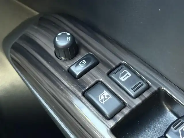 日産 エルグランド 250ハイウェイスターS 千葉県 2016(平28)年 5.7万km ブリリアントホワイトパール 純正ナビTV/CD/BT/AUX（MJ116D-W）/両側パワースライド/純正フロントリップスポイラー/社外レーダー探知機（PRE-X111）/オットマン/クルーズコントール/オートライト/ＥＴＣ/社外ドライブレコーダー前方/スペアキー1本/後席サンシェード/ドアバイザー/純正フロアマット