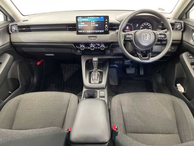 ホンダ ヴェゼル ハイブリッド e:HEV X 栃木県 2023(令5)年 2.5万km プラチナホワイトパール Honda CONNECTディスプレイ/(Bluetooth・フルセグTV・AppleCarPlay・AndroidAuto・USB)/ワイドビューバックカメラ/ホンダセンシング/ ・衝突軽減システム/ ・レーンキープアシスト/ ・オートハイビーム/アダプティブクルーズコントロール/前後コーナーセンサー/前後ドライブレコーダー/ETC2.0車載器/ワイヤレス充電器/オートライト/LEDヘッドライト/純正アルミホイール/純正フロアマット/ドアバイザー