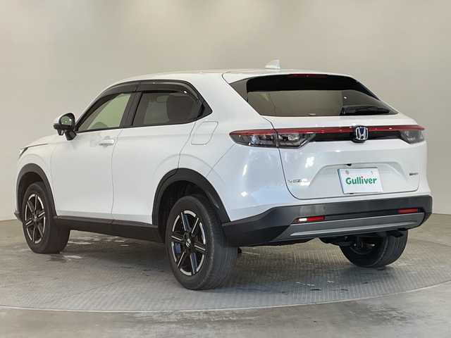 ホンダ ヴェゼル ハイブリッド e:HEV X 栃木県 2023(令5)年 2.5万km プラチナホワイトパール Honda CONNECTディスプレイ/(Bluetooth・フルセグTV・AppleCarPlay・AndroidAuto・USB)/ワイドビューバックカメラ/ホンダセンシング/ ・衝突軽減システム/ ・レーンキープアシスト/ ・オートハイビーム/アダプティブクルーズコントロール/前後コーナーセンサー/前後ドライブレコーダー/ETC2.0車載器/ワイヤレス充電器/オートライト/LEDヘッドライト/純正アルミホイール/純正フロアマット/ドアバイザー