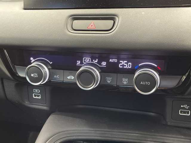 ホンダ ヴェゼル ハイブリッド e:HEV X 栃木県 2023(令5)年 2.5万km プラチナホワイトパール Honda CONNECTディスプレイ/(Bluetooth・フルセグTV・AppleCarPlay・AndroidAuto・USB)/ワイドビューバックカメラ/ホンダセンシング/ ・衝突軽減システム/ ・レーンキープアシスト/ ・オートハイビーム/アダプティブクルーズコントロール/前後コーナーセンサー/前後ドライブレコーダー/ETC2.0車載器/ワイヤレス充電器/オートライト/LEDヘッドライト/純正アルミホイール/純正フロアマット/ドアバイザー