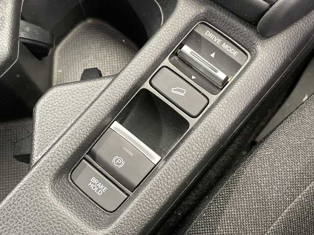 ホンダ ヴェゼル ハイブリッド e:HEV X 栃木県 2023(令5)年 2.5万km プラチナホワイトパール Honda CONNECTディスプレイ/(Bluetooth・フルセグTV・AppleCarPlay・AndroidAuto・USB)/ワイドビューバックカメラ/ホンダセンシング/ ・衝突軽減システム/ ・レーンキープアシスト/ ・オートハイビーム/アダプティブクルーズコントロール/前後コーナーセンサー/前後ドライブレコーダー/ETC2.0車載器/ワイヤレス充電器/オートライト/LEDヘッドライト/純正アルミホイール/純正フロアマット/ドアバイザー