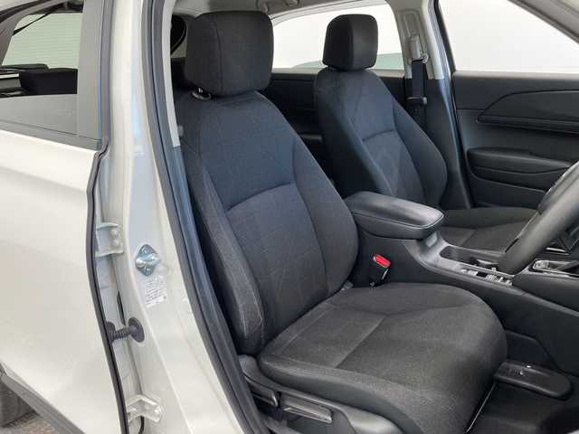 ホンダ ヴェゼル ハイブリッド e:HEV X 栃木県 2023(令5)年 2.5万km プラチナホワイトパール Honda CONNECTディスプレイ/(Bluetooth・フルセグTV・AppleCarPlay・AndroidAuto・USB)/ワイドビューバックカメラ/ホンダセンシング/ ・衝突軽減システム/ ・レーンキープアシスト/ ・オートハイビーム/アダプティブクルーズコントロール/前後コーナーセンサー/前後ドライブレコーダー/ETC2.0車載器/ワイヤレス充電器/オートライト/LEDヘッドライト/純正アルミホイール/純正フロアマット/ドアバイザー