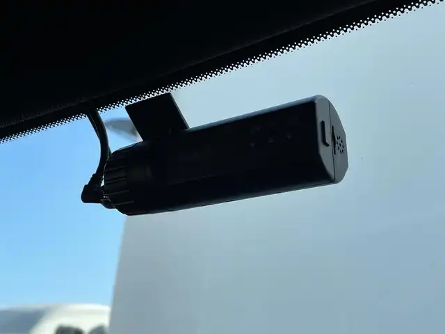 メルセデス・ベンツ Ｍ・ベンツ ＧＬＢ２００ｄ 4マチック AMGライン 東京都 2023(令5)年 0.7万km 黒 純正ナビ/360°カメラ/サンルーフ/レザーシート/ヘッドアップディスプレイ/ETC2.0/衝突軽減ブレーキ/アダプティブクルーズコントロール/純正19インチアルミホイール/フルセグTV/ドライブレコーダー/シートヒーター/ワンオーナー