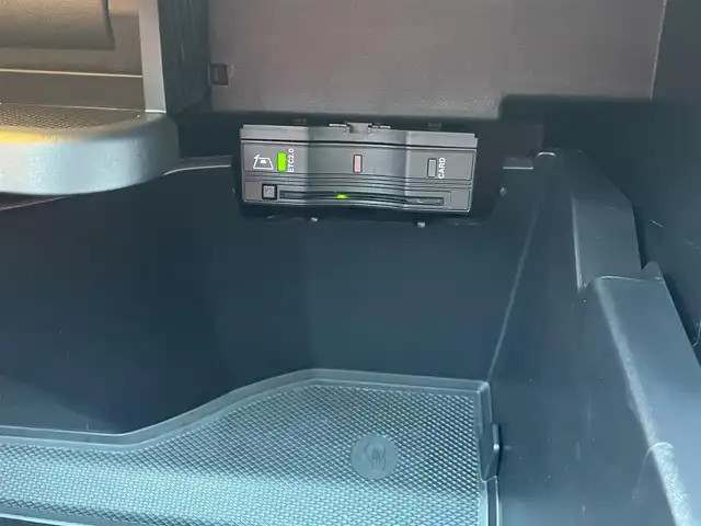 メルセデス・ベンツ Ｍ・ベンツ ＧＬＢ２００ｄ 4マチック AMGライン 東京都 2023(令5)年 0.7万km 黒 純正ナビ/360°カメラ/サンルーフ/レザーシート/ヘッドアップディスプレイ/ETC2.0/衝突軽減ブレーキ/アダプティブクルーズコントロール/純正19インチアルミホイール/フルセグTV/ドライブレコーダー/シートヒーター/ワンオーナー