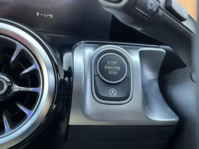 メルセデス・ベンツ Ｍ・ベンツ ＧＬＢ２００ｄ 4マチック AMGライン 東京都 2023(令5)年 0.7万km 黒 純正ナビ/360°カメラ/サンルーフ/レザーシート/ヘッドアップディスプレイ/ETC2.0/衝突軽減ブレーキ/アダプティブクルーズコントロール/純正19インチアルミホイール/フルセグTV/ドライブレコーダー/シートヒーター/ワンオーナー