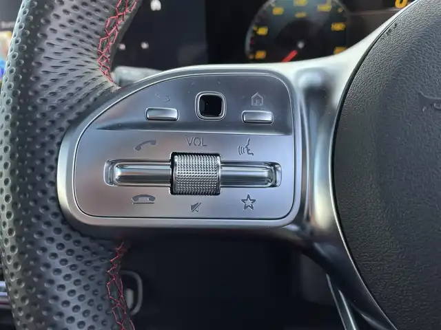 メルセデス・ベンツ Ｍ・ベンツ ＧＬＢ２００ｄ 4マチック AMGライン 東京都 2023(令5)年 0.7万km 黒 純正ナビ/360°カメラ/サンルーフ/レザーシート/ヘッドアップディスプレイ/ETC2.0/衝突軽減ブレーキ/アダプティブクルーズコントロール/純正19インチアルミホイール/フルセグTV/ドライブレコーダー/シートヒーター/ワンオーナー