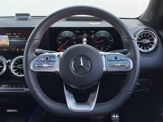 メルセデス・ベンツ Ｍ・ベンツ ＧＬＢ２００ｄ 4マチック AMGライン 東京都 2023(令5)年 0.7万km 黒 純正ナビ/360°カメラ/サンルーフ/レザーシート/ヘッドアップディスプレイ/ETC2.0/衝突軽減ブレーキ/アダプティブクルーズコントロール/純正19インチアルミホイール/フルセグTV/ドライブレコーダー/シートヒーター/ワンオーナー