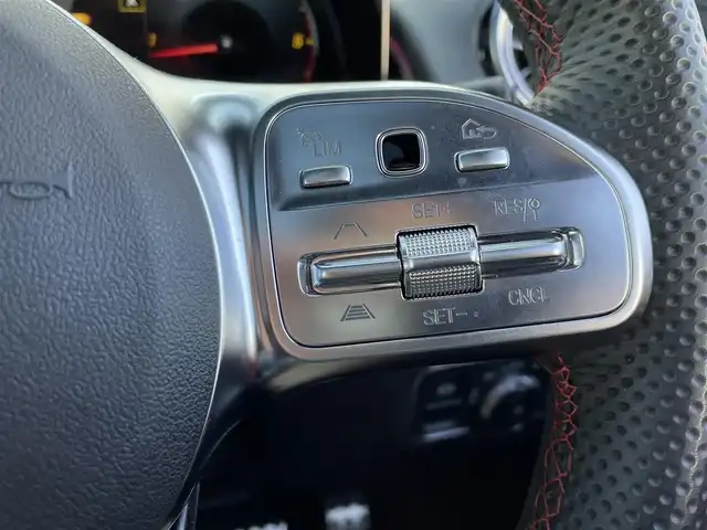 メルセデス・ベンツ Ｍ・ベンツ ＧＬＢ２００ｄ 4マチック AMGライン 東京都 2023(令5)年 0.7万km 黒 純正ナビ/360°カメラ/サンルーフ/レザーシート/ヘッドアップディスプレイ/ETC2.0/衝突軽減ブレーキ/アダプティブクルーズコントロール/純正19インチアルミホイール/フルセグTV/ドライブレコーダー/シートヒーター/ワンオーナー