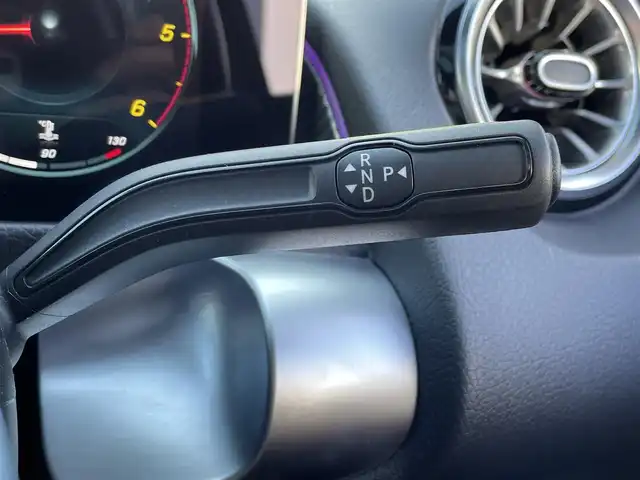 メルセデス・ベンツ Ｍ・ベンツ ＧＬＢ２００ｄ 4マチック AMGライン 東京都 2023(令5)年 0.7万km 黒 純正ナビ/360°カメラ/サンルーフ/レザーシート/ヘッドアップディスプレイ/ETC2.0/衝突軽減ブレーキ/アダプティブクルーズコントロール/純正19インチアルミホイール/フルセグTV/ドライブレコーダー/シートヒーター/ワンオーナー