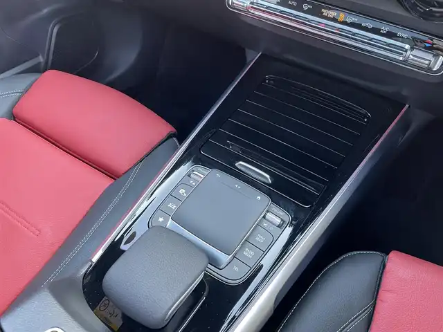 メルセデス・ベンツ Ｍ・ベンツ ＧＬＢ２００ｄ 4マチック AMGライン 東京都 2023(令5)年 0.7万km 黒 純正ナビ/360°カメラ/サンルーフ/レザーシート/ヘッドアップディスプレイ/ETC2.0/衝突軽減ブレーキ/アダプティブクルーズコントロール/純正19インチアルミホイール/フルセグTV/ドライブレコーダー/シートヒーター/ワンオーナー