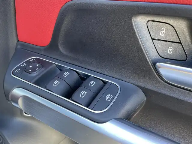 メルセデス・ベンツ Ｍ・ベンツ ＧＬＢ２００ｄ 4マチック AMGライン 東京都 2023(令5)年 0.7万km 黒 純正ナビ/360°カメラ/サンルーフ/レザーシート/ヘッドアップディスプレイ/ETC2.0/衝突軽減ブレーキ/アダプティブクルーズコントロール/純正19インチアルミホイール/フルセグTV/ドライブレコーダー/シートヒーター/ワンオーナー