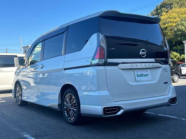 日産 セレナ 大阪府 2016(平28)年 5.5万km ブリリアントホワイトパール 純正9インチSDナビ（フルセグ/BT/DVD/CD)/純正後席モニター/プロパイロット/両側パワースライドドア/バックカメラ/衝突被害軽減システム/レーンキープアシスト/横滑り防止装置/オートマチックハイビーム/コーナーセンサー/アイドリングストップ/純正AW（AUTECH)/純正フロアマット/純正LEDライト/フロントフォグランプ/ビルトインETC/ドライブレコーダー/スペアキー1本