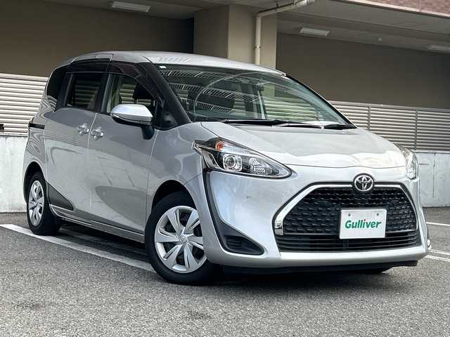 トヨタ シエンタ G 大阪府 2021(令3)年 1.7万km シルバーM ワンオーナー/7インチメモリナビ（KENEOOD：TZ-NAV11K）/・バックカメラ/・ワンセグナビ/・CD/DVD/・AM/FM/BT/【安全装備】/トヨタセーフティーセンス/・プリクラッシュセーフティ（歩行者【昼】検知機能付衝突回避支援タイプ）/・レーンディパーチャーアラート/・オートマチックハイビーム/先行車発進告知機能/ドライブスタートコントロール/インテリジェントクリアランスソナー［パーキングサポートブレーキ（静止物）］/SRSエアバッグ（運転席/助手席）/【その他主要装備】/両側パワースライドドア/LEDヘッドライト/プッシュスタート/・スマートキー/革巻きステアリング/・ステアリングスイッチ/USB入力端子（前２つ）/前方ドライブレコーダー/ETC/スペアキー1本/保証書/取扱説明書/記録簿（R6）