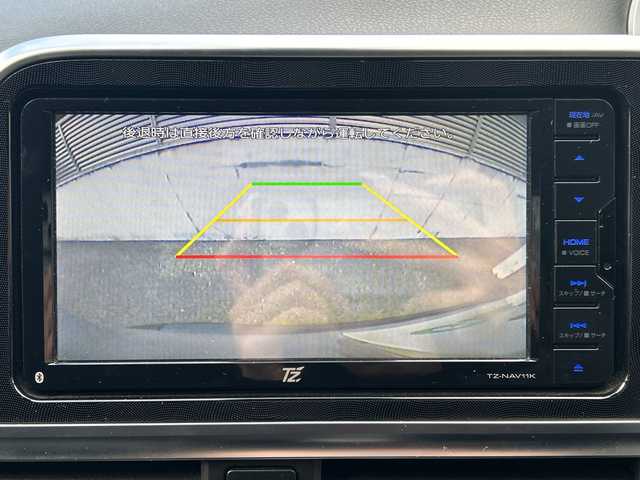 トヨタ シエンタ G 大阪府 2021(令3)年 1.7万km シルバーM ワンオーナー/7インチメモリナビ（KENEOOD：TZ-NAV11K）/・バックカメラ/・ワンセグナビ/・CD/DVD/・AM/FM/BT/【安全装備】/トヨタセーフティーセンス/・プリクラッシュセーフティ（歩行者【昼】検知機能付衝突回避支援タイプ）/・レーンディパーチャーアラート/・オートマチックハイビーム/先行車発進告知機能/ドライブスタートコントロール/インテリジェントクリアランスソナー［パーキングサポートブレーキ（静止物）］/SRSエアバッグ（運転席/助手席）/【その他主要装備】/両側パワースライドドア/LEDヘッドライト/プッシュスタート/・スマートキー/革巻きステアリング/・ステアリングスイッチ/USB入力端子（前２つ）/前方ドライブレコーダー/ETC/スペアキー1本/保証書/取扱説明書/記録簿（R6）
