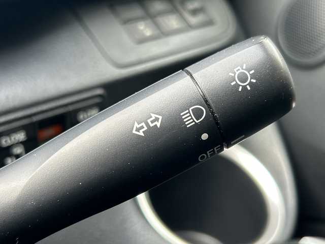 トヨタ シエンタ G 大阪府 2021(令3)年 1.7万km シルバーM ワンオーナー/7インチメモリナビ（KENEOOD：TZ-NAV11K）/・バックカメラ/・ワンセグナビ/・CD/DVD/・AM/FM/BT/【安全装備】/トヨタセーフティーセンス/・プリクラッシュセーフティ（歩行者【昼】検知機能付衝突回避支援タイプ）/・レーンディパーチャーアラート/・オートマチックハイビーム/先行車発進告知機能/ドライブスタートコントロール/インテリジェントクリアランスソナー［パーキングサポートブレーキ（静止物）］/SRSエアバッグ（運転席/助手席）/【その他主要装備】/両側パワースライドドア/LEDヘッドライト/プッシュスタート/・スマートキー/革巻きステアリング/・ステアリングスイッチ/USB入力端子（前２つ）/前方ドライブレコーダー/ETC/スペアキー1本/保証書/取扱説明書/記録簿（R6）