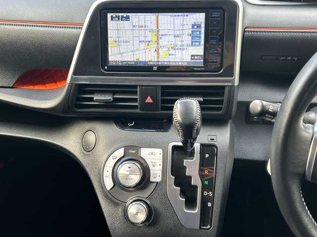 トヨタ シエンタ G 大阪府 2021(令3)年 1.7万km シルバーM ワンオーナー/7インチメモリナビ（KENEOOD：TZ-NAV11K）/・バックカメラ/・ワンセグナビ/・CD/DVD/・AM/FM/BT/【安全装備】/トヨタセーフティーセンス/・プリクラッシュセーフティ（歩行者【昼】検知機能付衝突回避支援タイプ）/・レーンディパーチャーアラート/・オートマチックハイビーム/先行車発進告知機能/ドライブスタートコントロール/インテリジェントクリアランスソナー［パーキングサポートブレーキ（静止物）］/SRSエアバッグ（運転席/助手席）/【その他主要装備】/両側パワースライドドア/LEDヘッドライト/プッシュスタート/・スマートキー/革巻きステアリング/・ステアリングスイッチ/USB入力端子（前２つ）/前方ドライブレコーダー/ETC/スペアキー1本/保証書/取扱説明書/記録簿（R6）